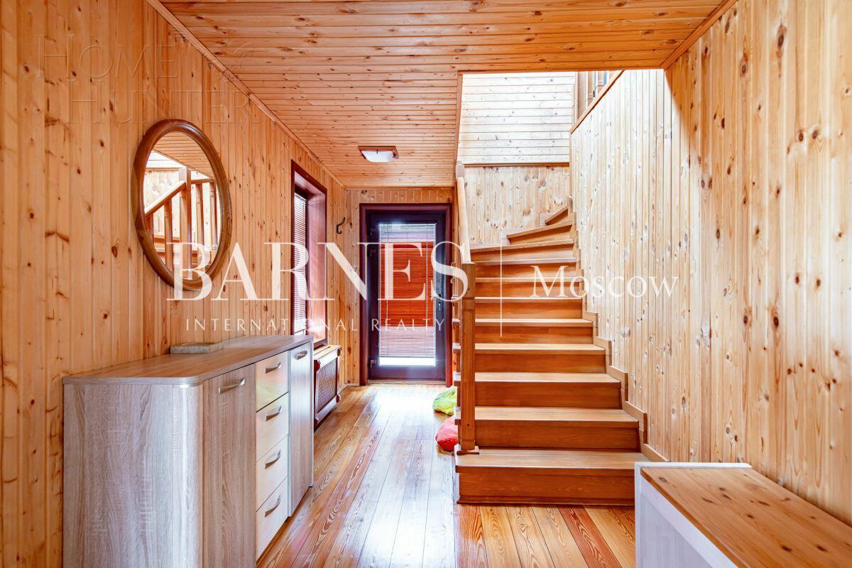 3-этажный коттедж 650 м² с отделкой