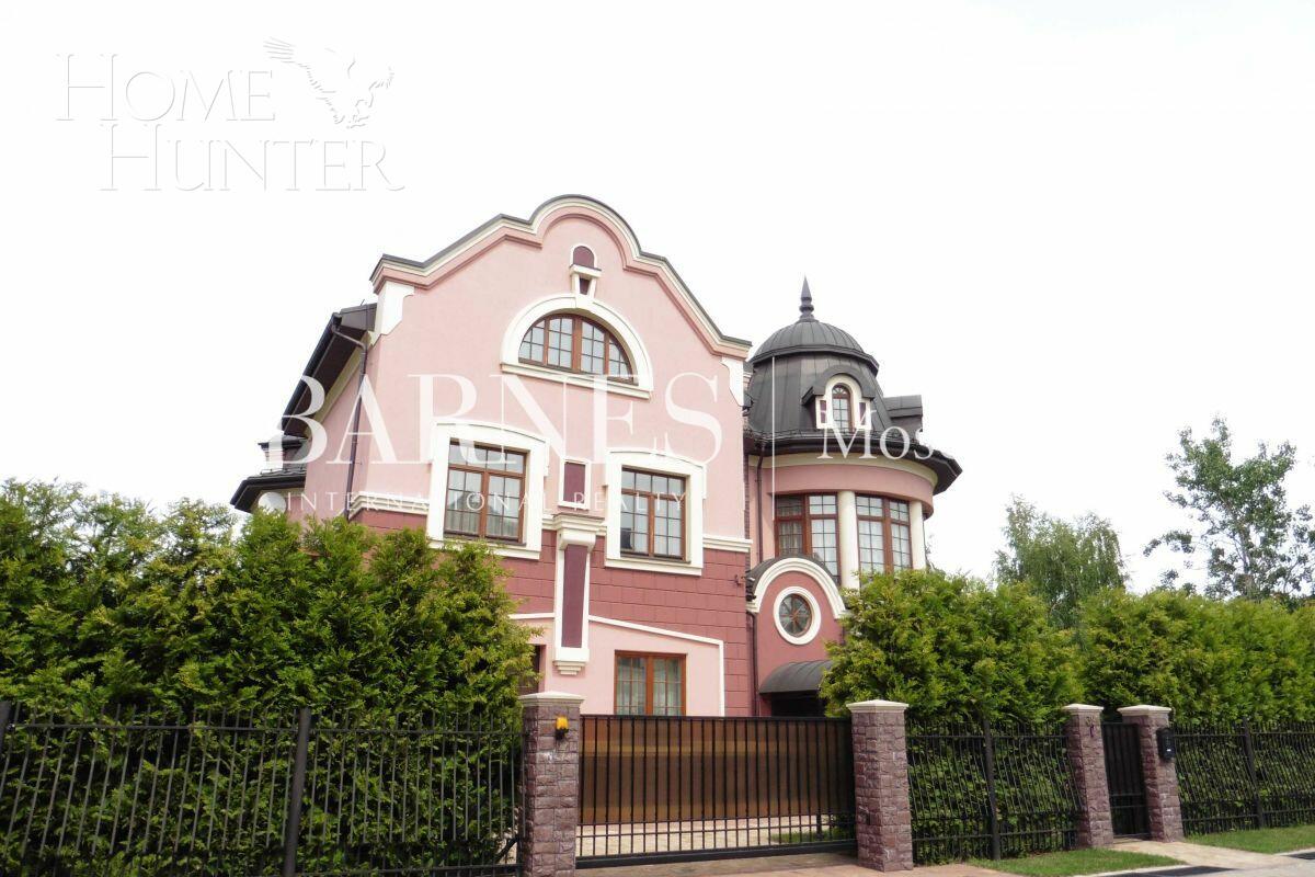 2-этажный коттедж 1 180 м² с отделкой