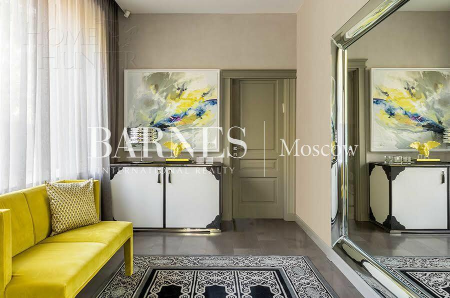 3-этажный коттедж 750 м² с отделкой