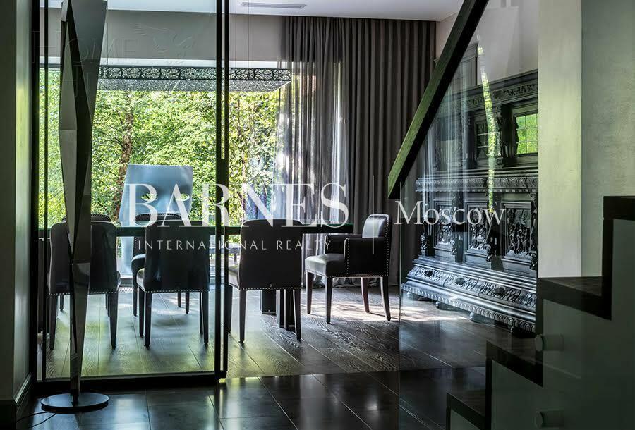 3-этажный коттедж 750 м² с отделкой