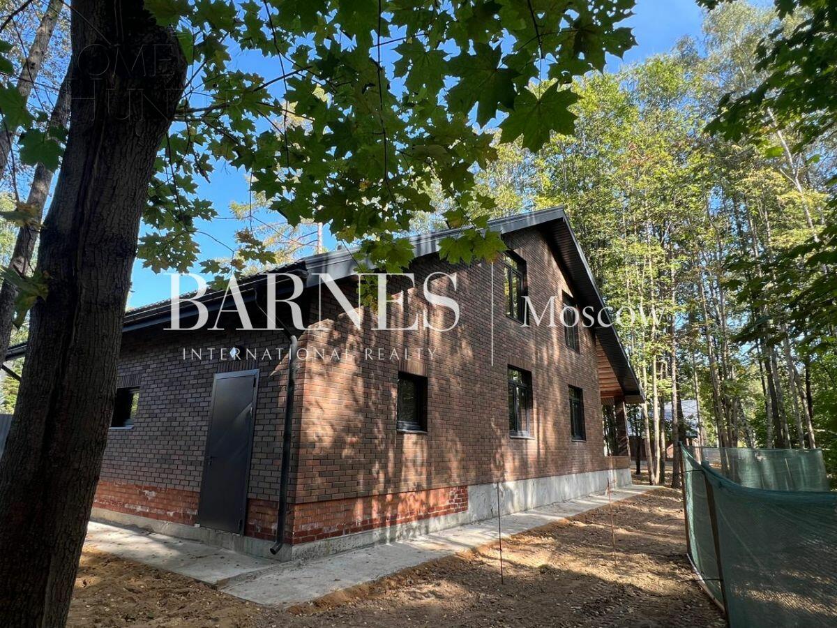 2-этажный коттедж 300 м² без отделки