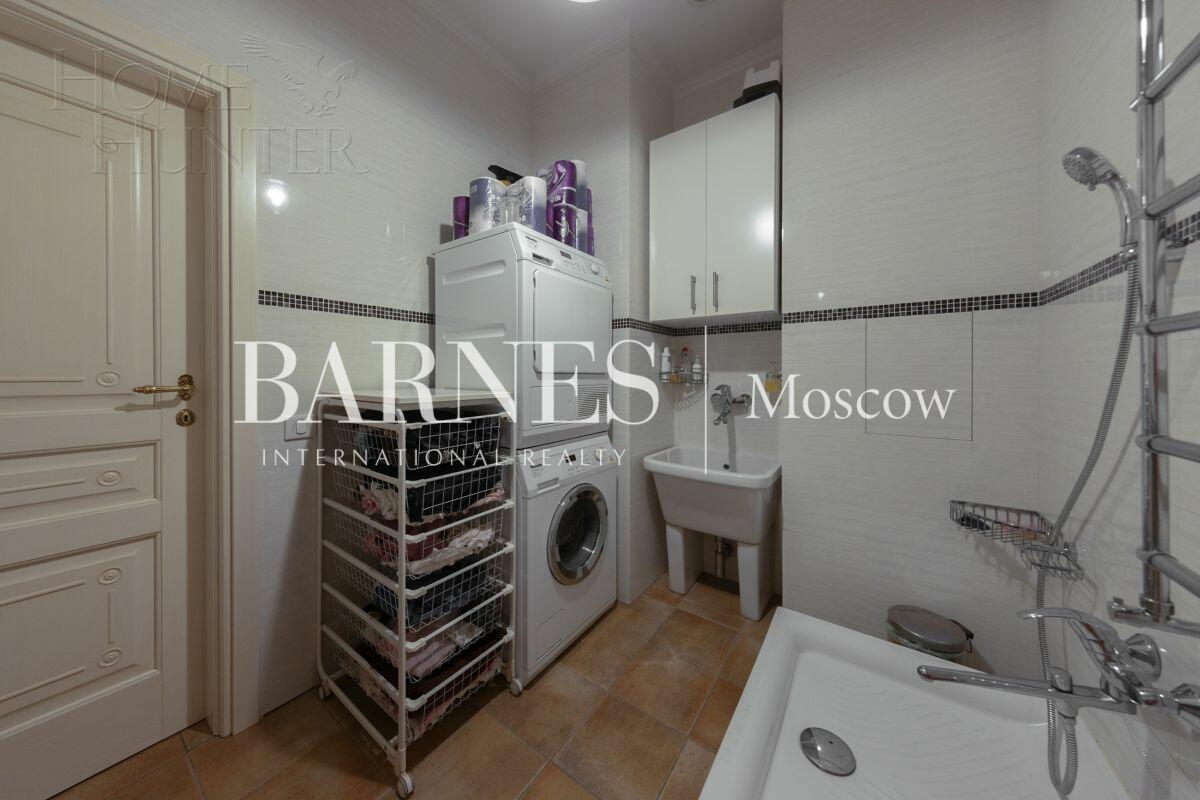 3-этажный таунхаус 700 м² с отделкой