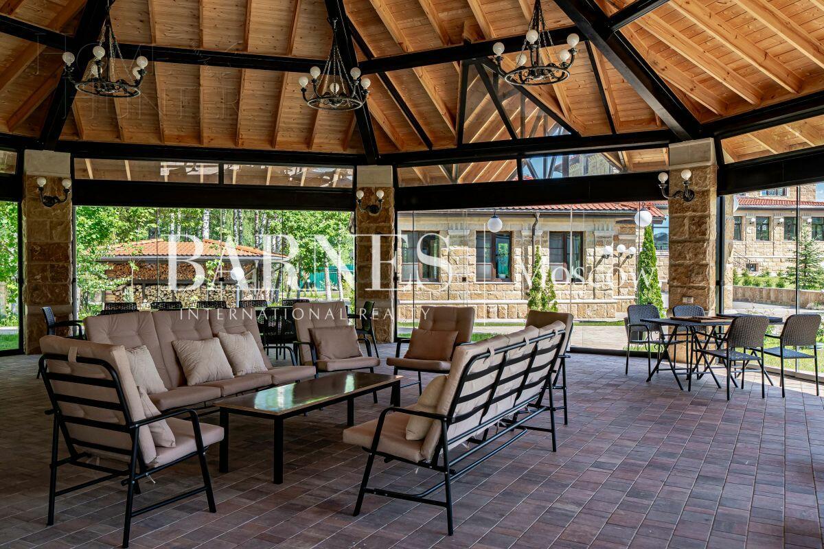 2-этажный коттедж 2 800 м² без отделки