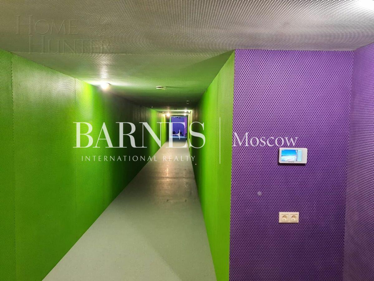 3-этажный коттедж 1 240 м² с отделкой