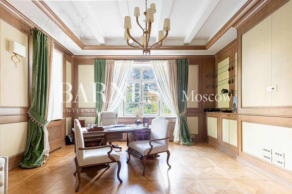 2-этажный коттедж 2 400 м² с отделкой