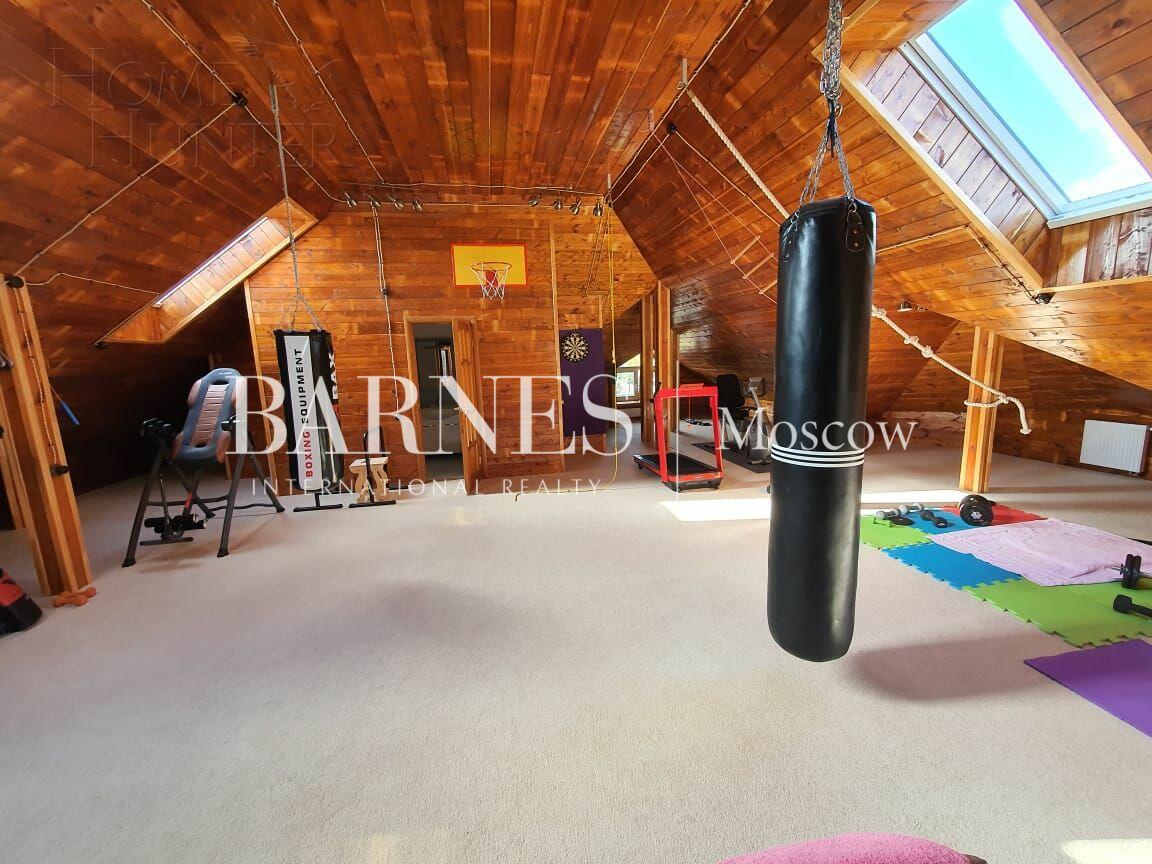 3-этажный коттедж 1 240 м² с отделкой