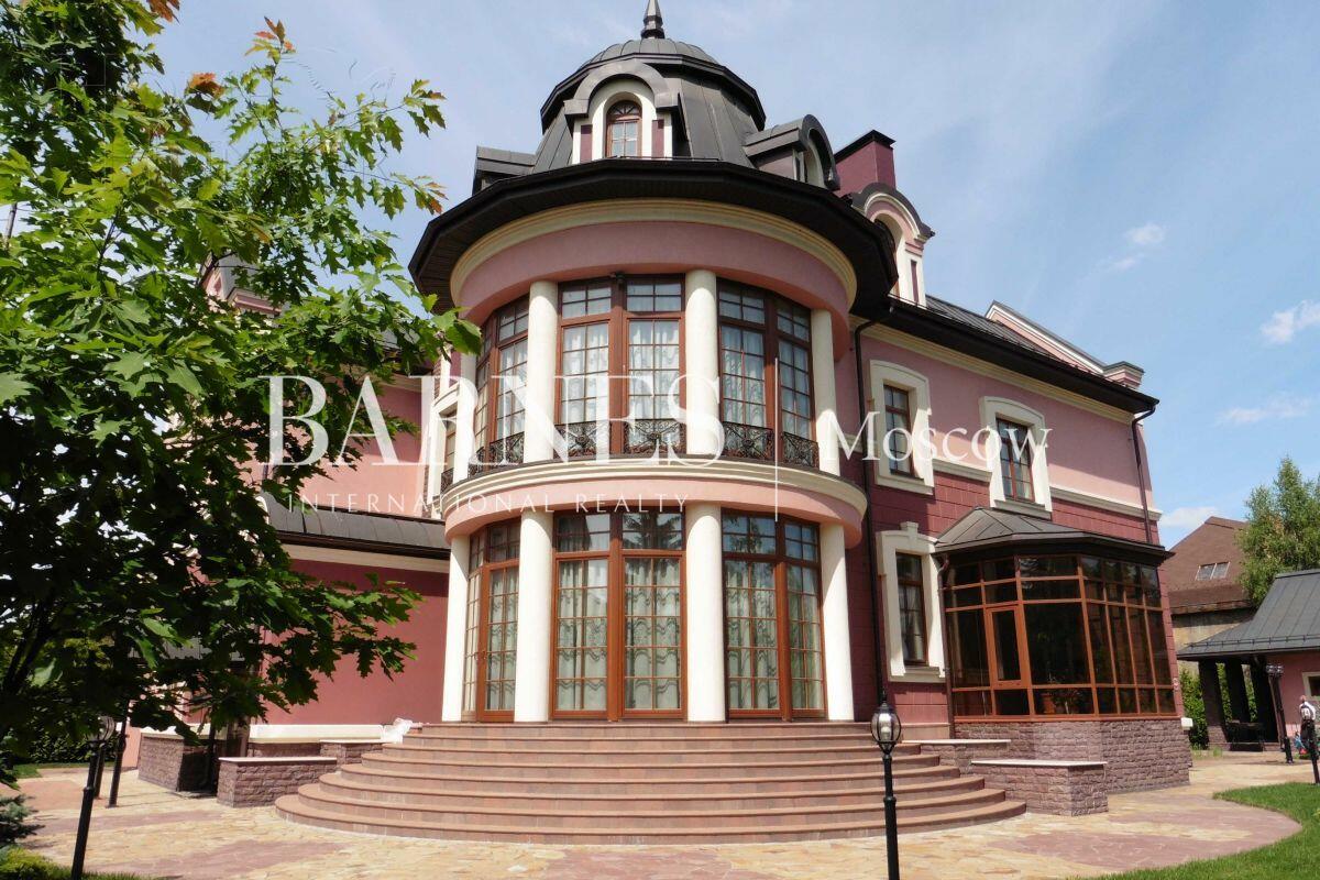 2-этажный коттедж 1 180 м² с отделкой