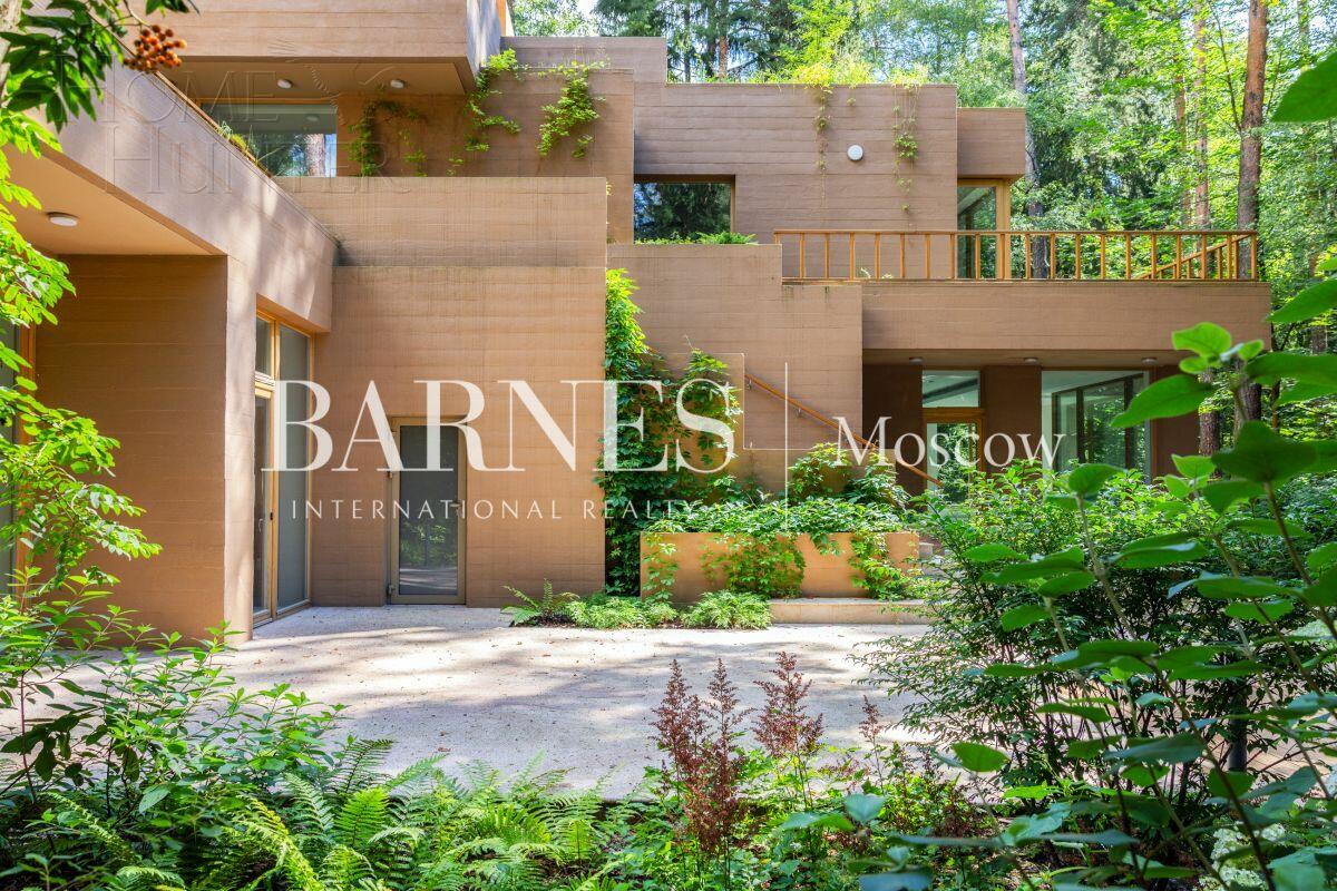 2-этажный коттедж 1 330 м² с отделкой