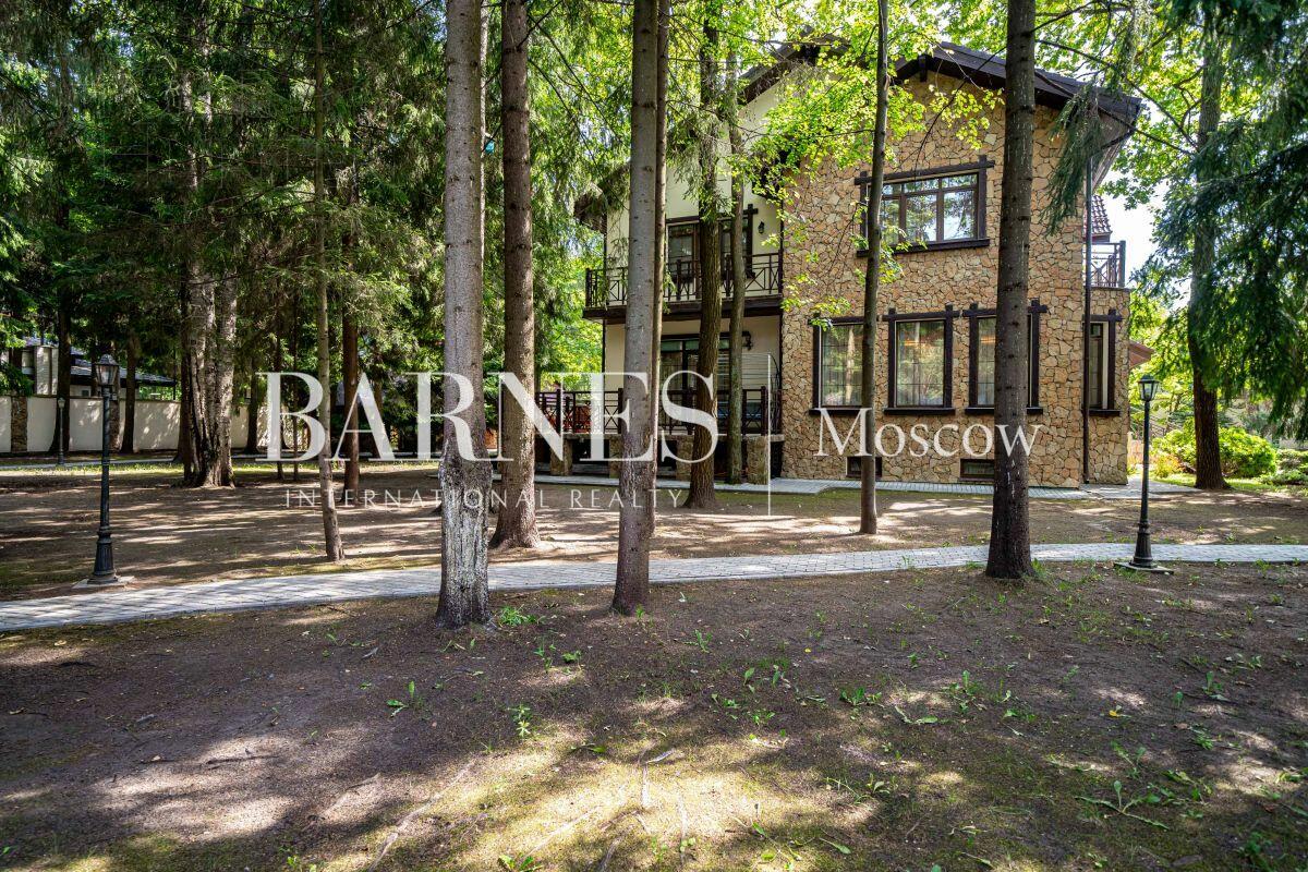 3-этажный коттедж 633 м² с отделкой