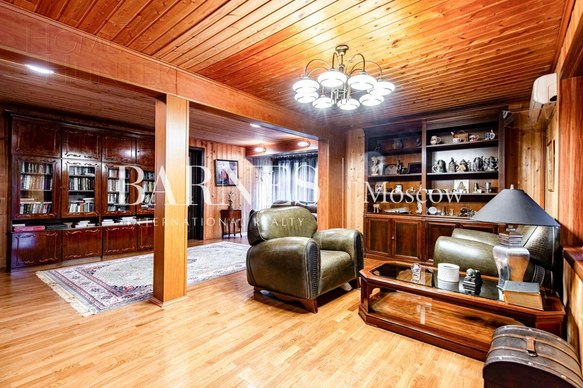 3-этажный коттедж 650 м² с отделкой