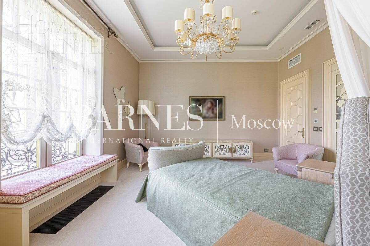2-этажный коттедж 2 400 м² с отделкой