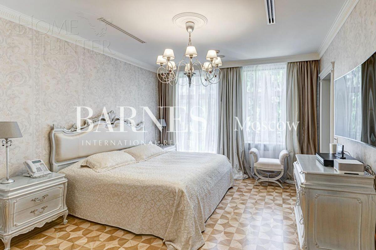 2-этажный коттедж 782.7 м² с отделкой