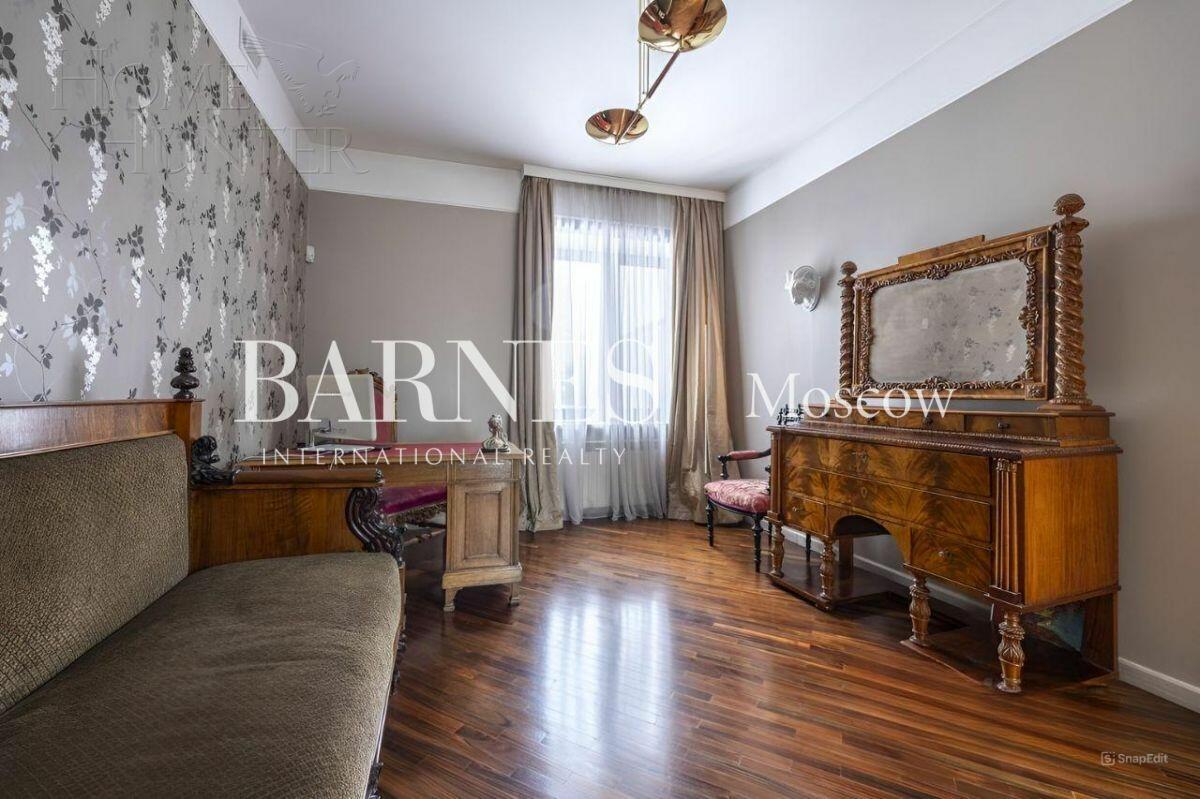 3-этажный коттедж 980 м² с отделкой