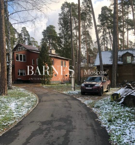 2-этажный коттедж 300 м² без отделки