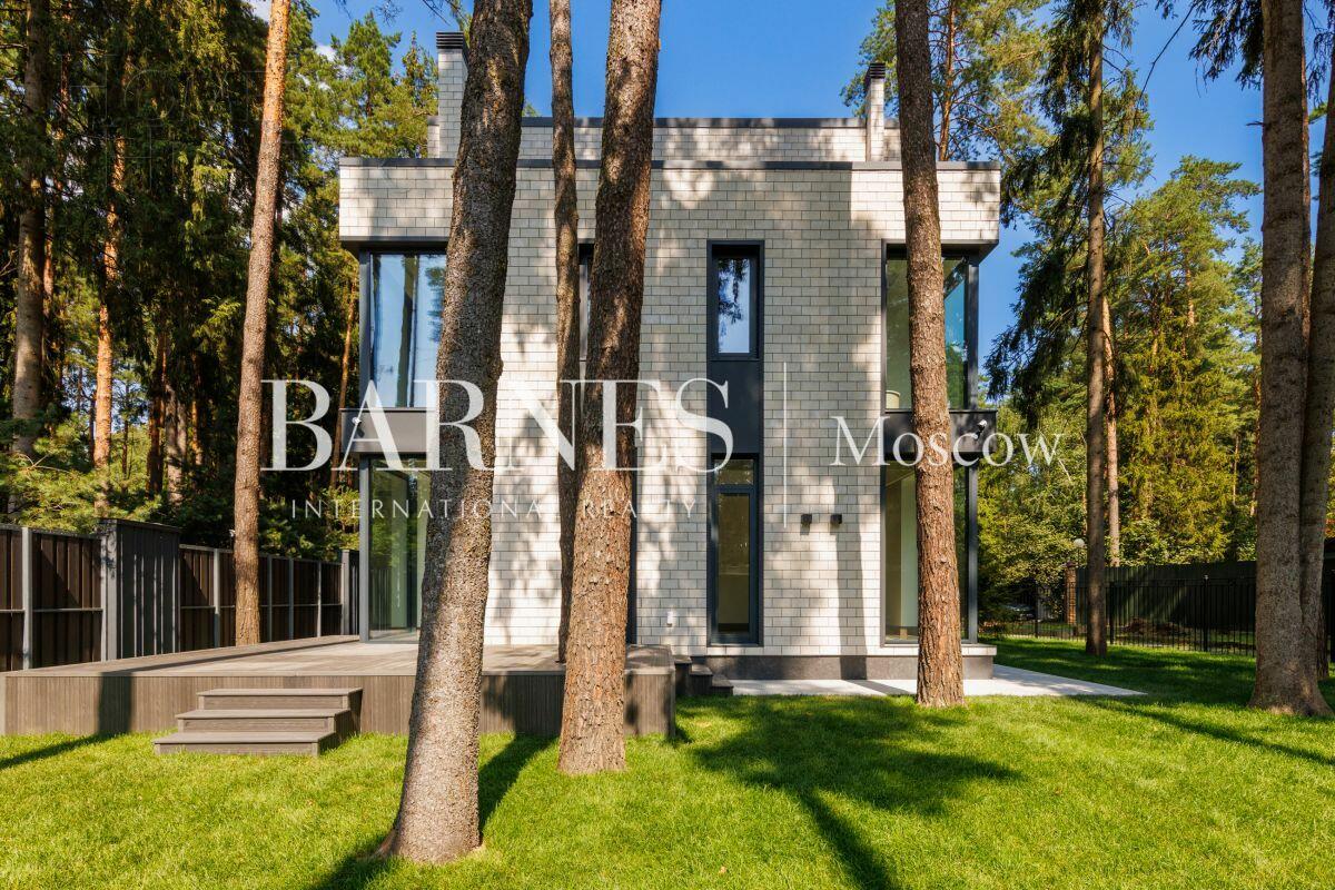 3-этажный коттедж 380 м² с отделкой