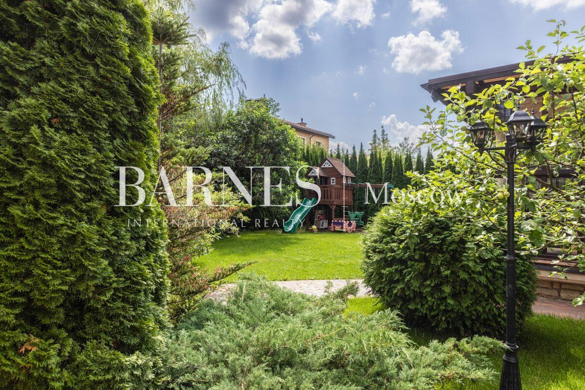 3-этажный таунхаус 700 м² с отделкой