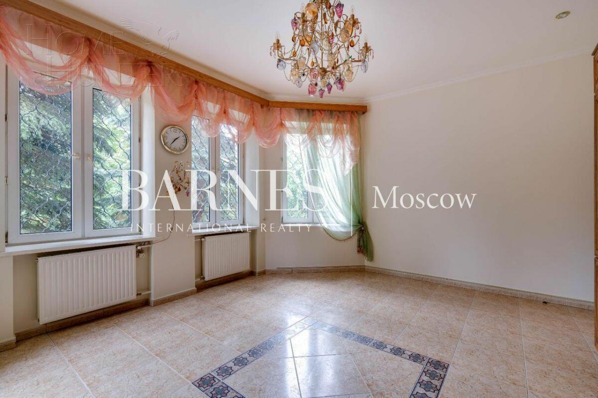 2-этажный коттедж 370 м² с отделкой