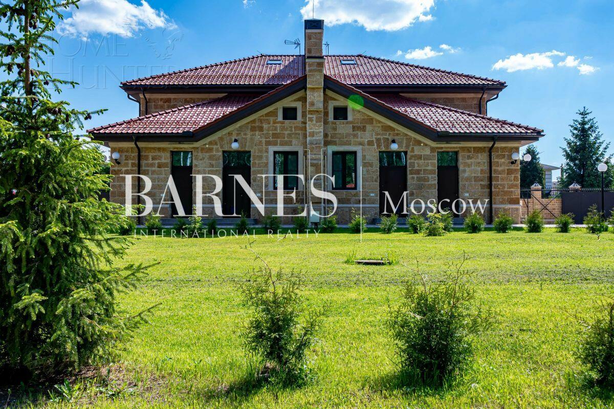 2-этажный коттедж 2 800 м² без отделки