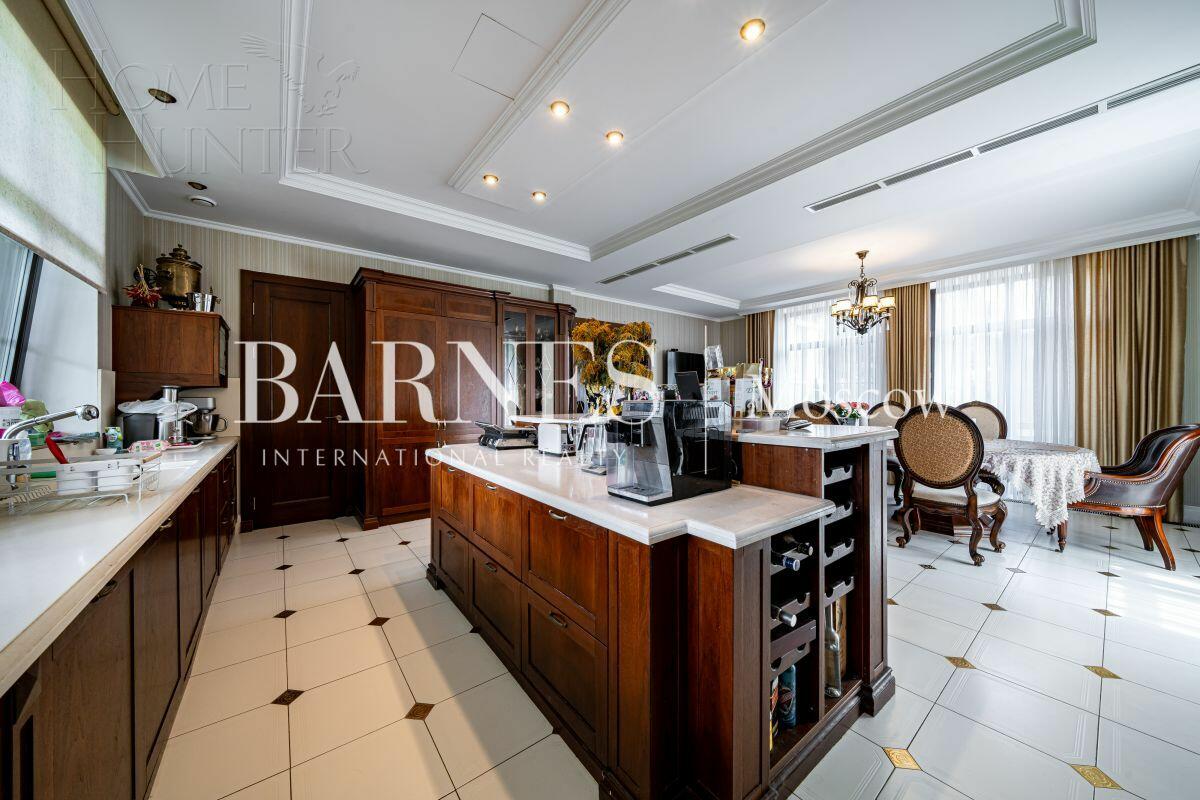 2-этажный коттедж 550 м² с отделкой