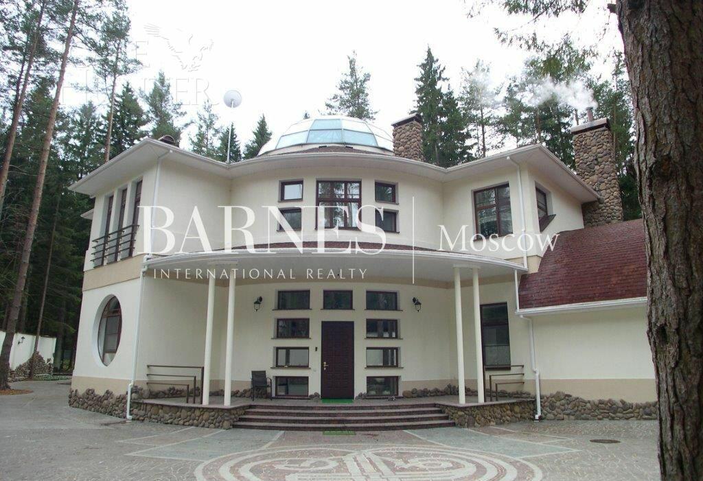 2-этажный коттедж 850 м² с отделкой