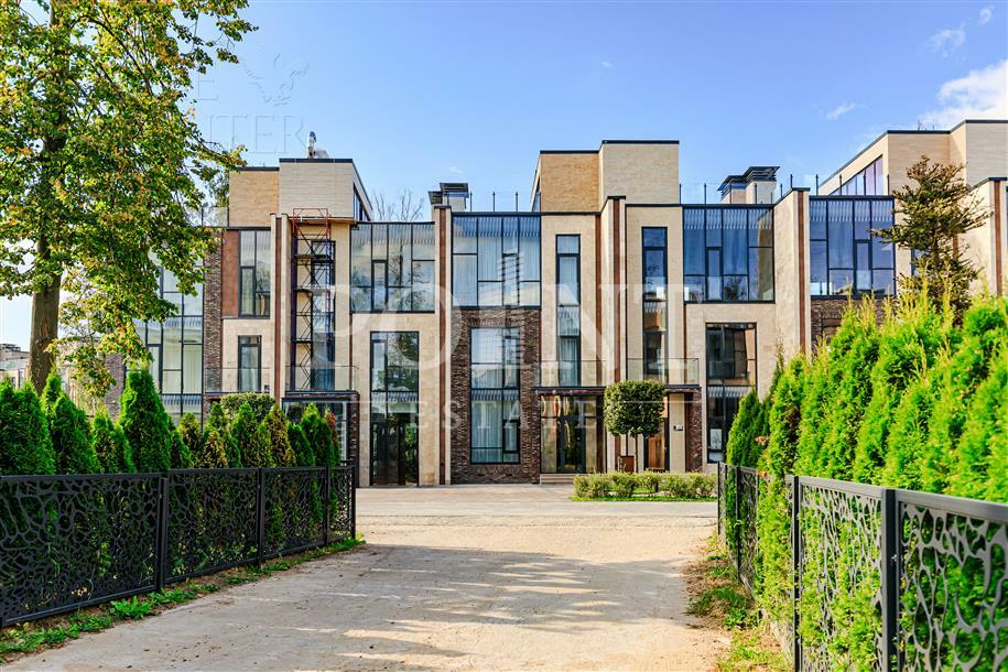 3-этажный таунхаус 287 м² с отделкой