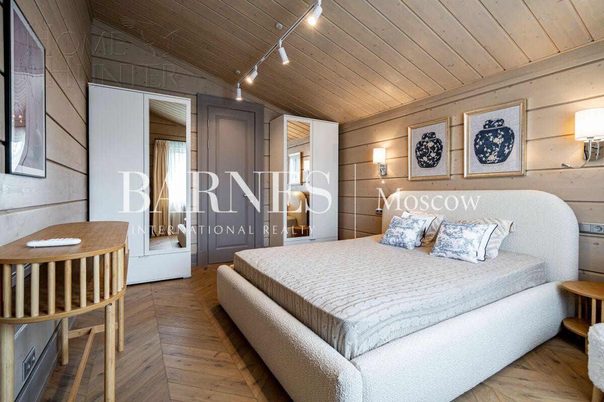 2-этажный коттедж 250 м² с отделкой
