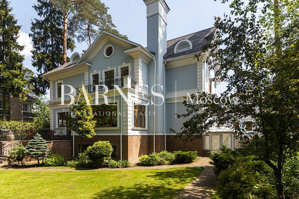 2-этажный коттедж 782.7 м² с отделкой