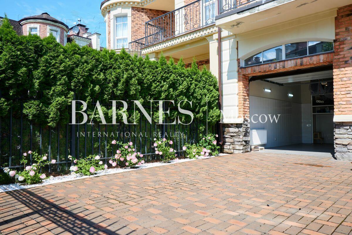 2-этажный таунхаус 295 м² с отделкой