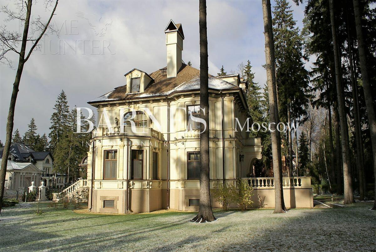 2-этажный коттедж 822 м² с отделкой