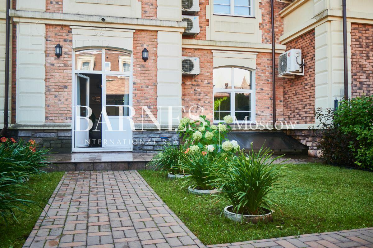 2-этажный таунхаус 295 м² с отделкой