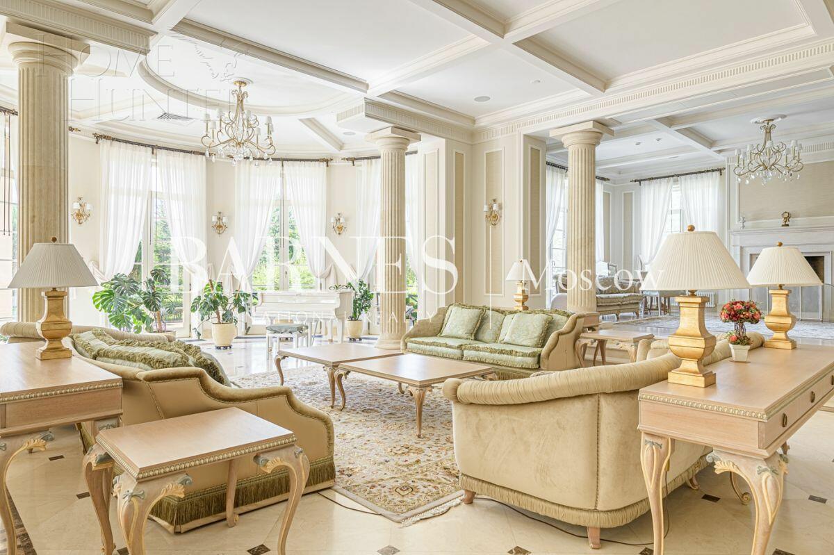 2-этажный коттедж 2 400 м² с отделкой