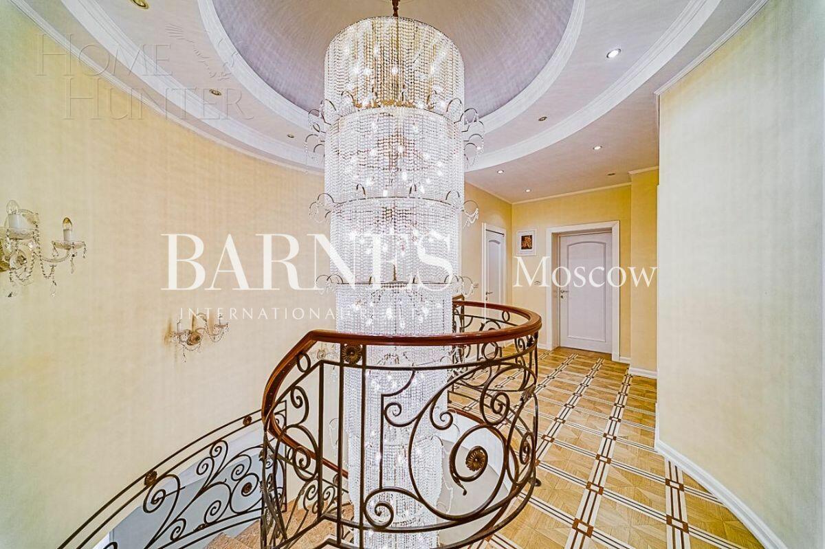 3-этажный коттедж 740 м² с отделкой