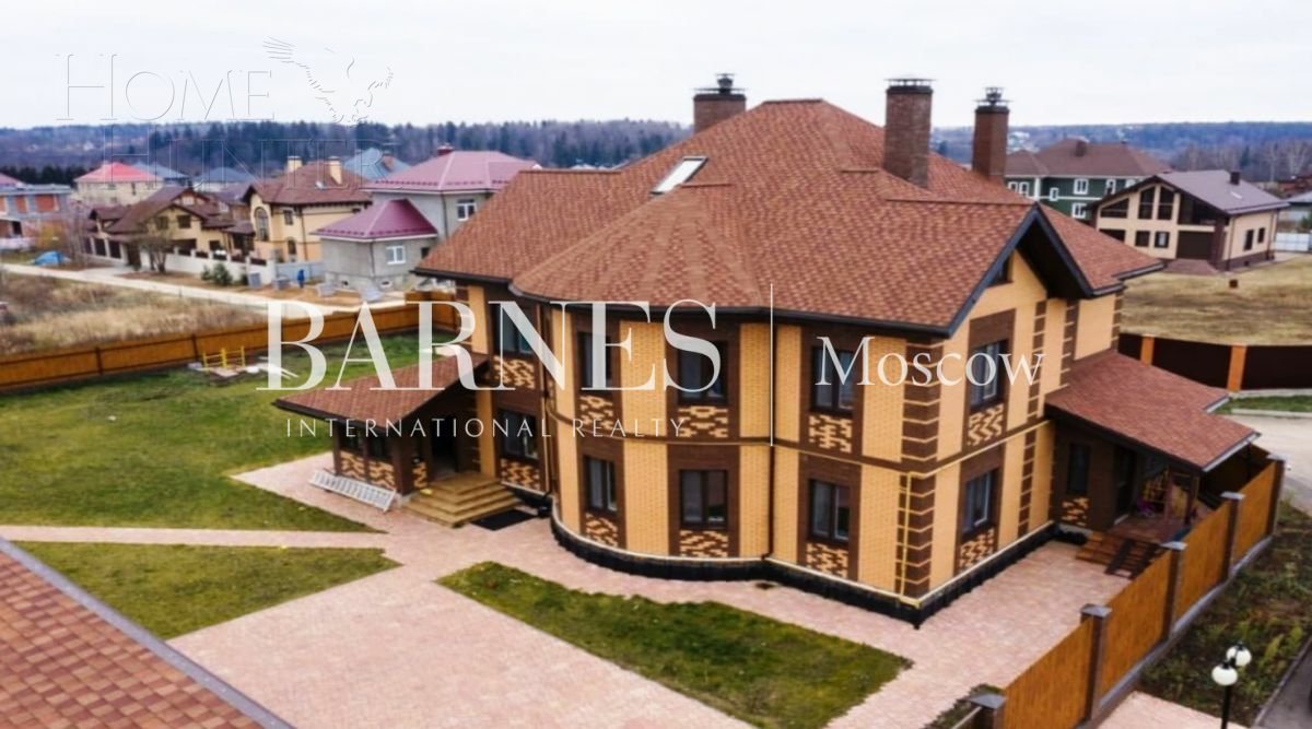 3-этажный коттедж 1 240 м² с отделкой