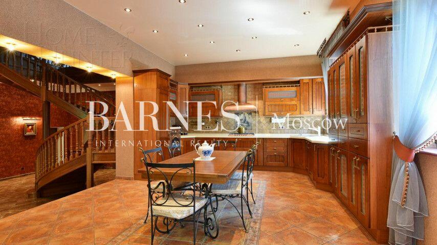 2-этажный коттедж 1 500 м² с отделкой