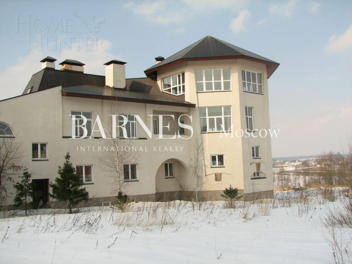 2-этажный коттедж 1 600 м² без отделки