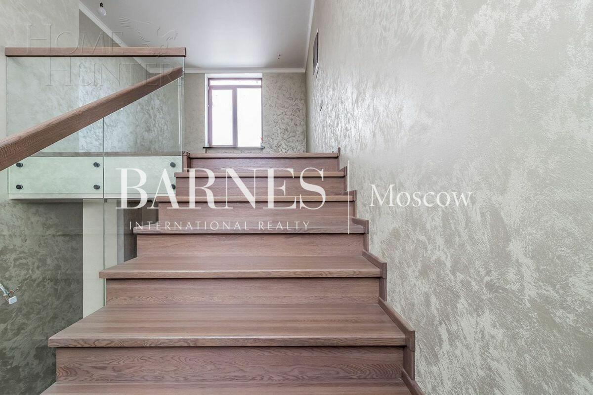 2-этажный коттедж 300 м² с отделкой
