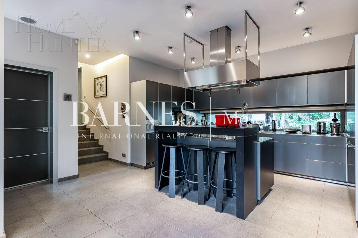 2-этажный коттедж 1 622 м² с отделкой