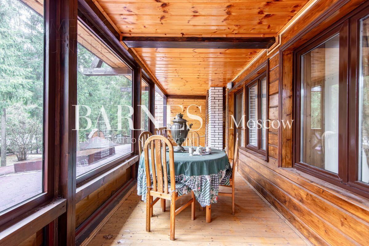 3-этажный коттедж 650 м² с отделкой