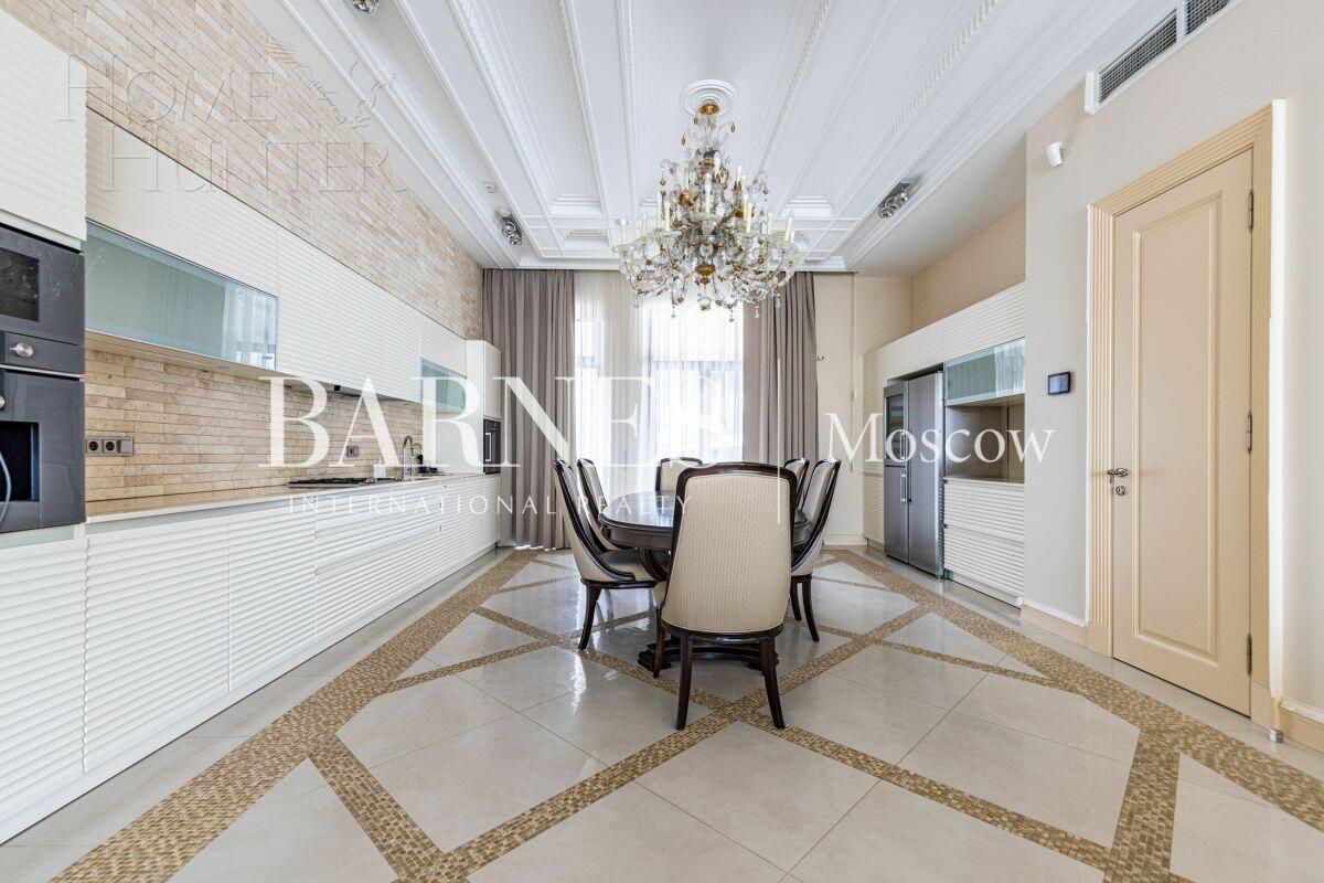 3-этажный таунхаус 430 м² с отделкой