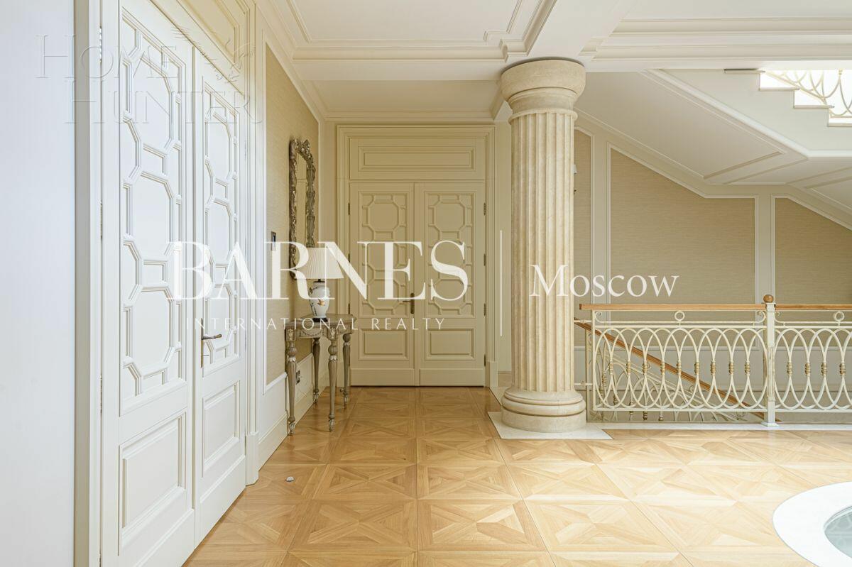 2-этажный коттедж 2 400 м² с отделкой