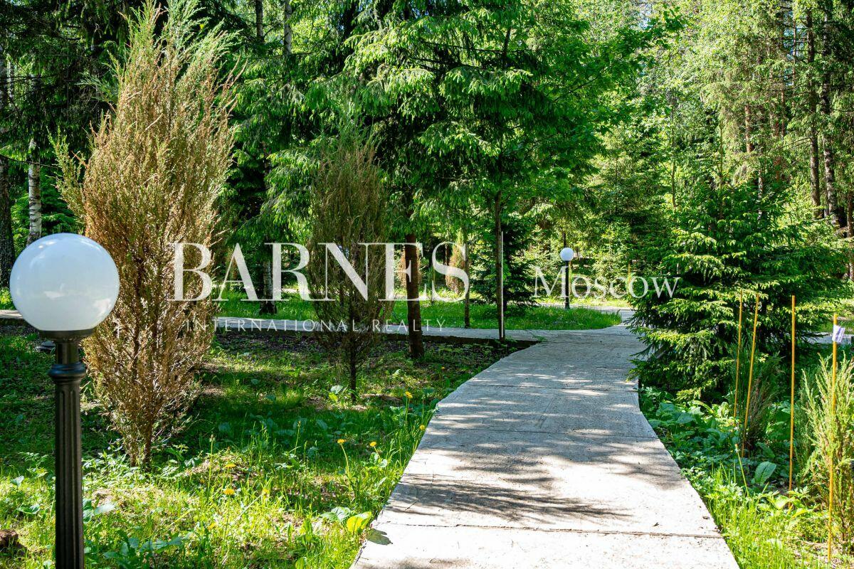 2-этажный коттедж 2 800 м² без отделки