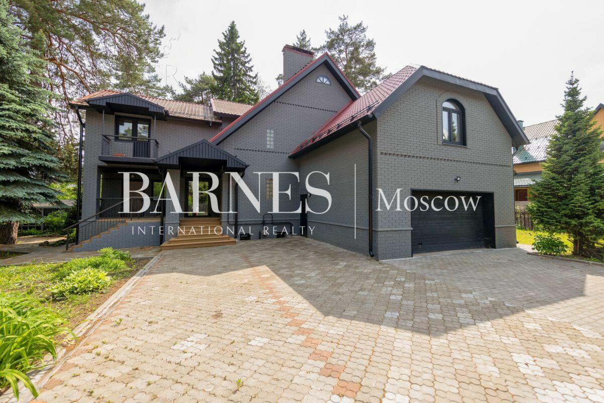 2-этажный коттедж 370 м² с отделкой