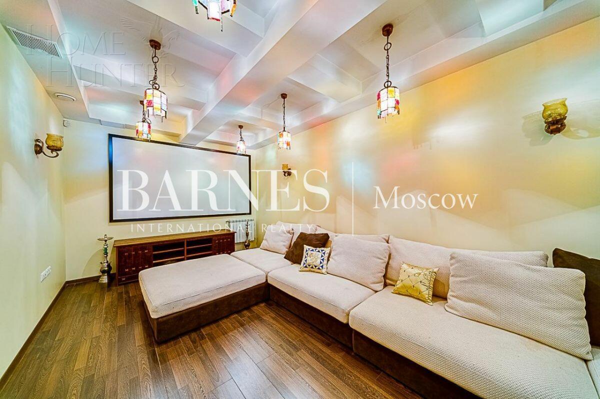 3-этажный коттедж 740 м² с отделкой