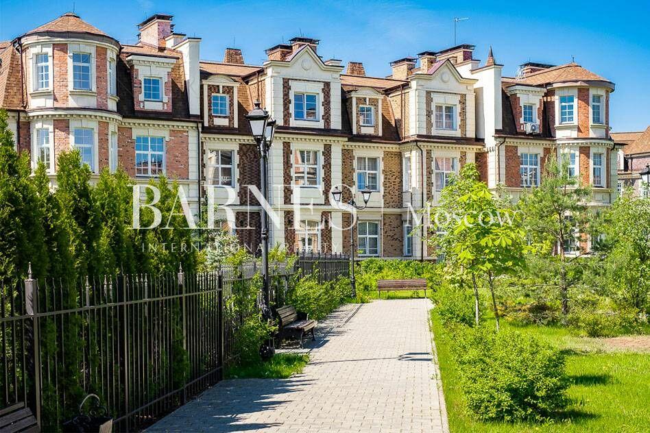 2-этажный таунхаус 320 м² с отделкой