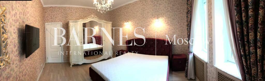 3-этажный коттедж 400 м² с отделкой