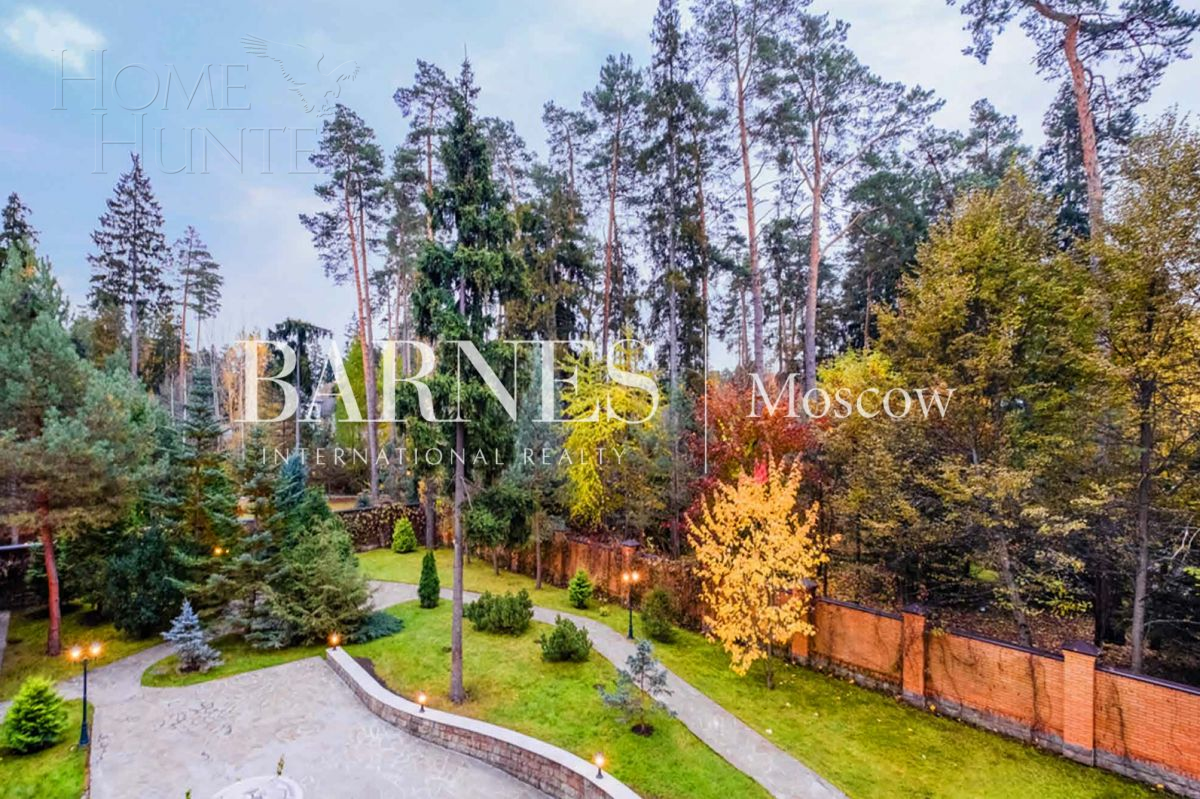 2-этажный коттедж 1 300 м² с отделкой