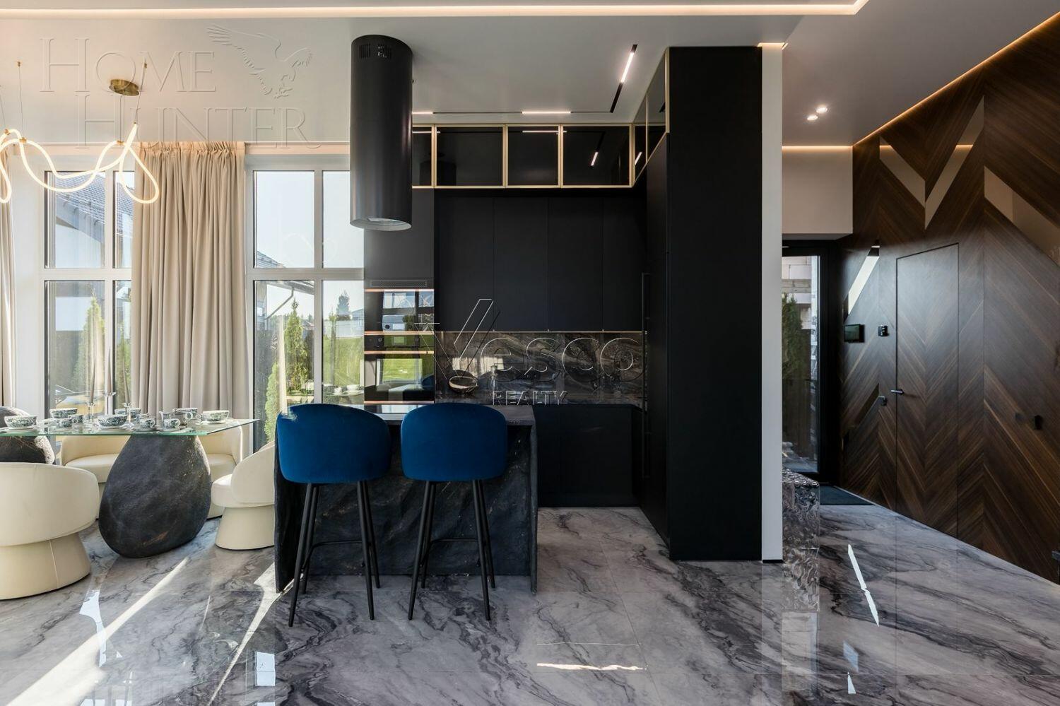 2-этажный коттедж 250 м² с отделкой