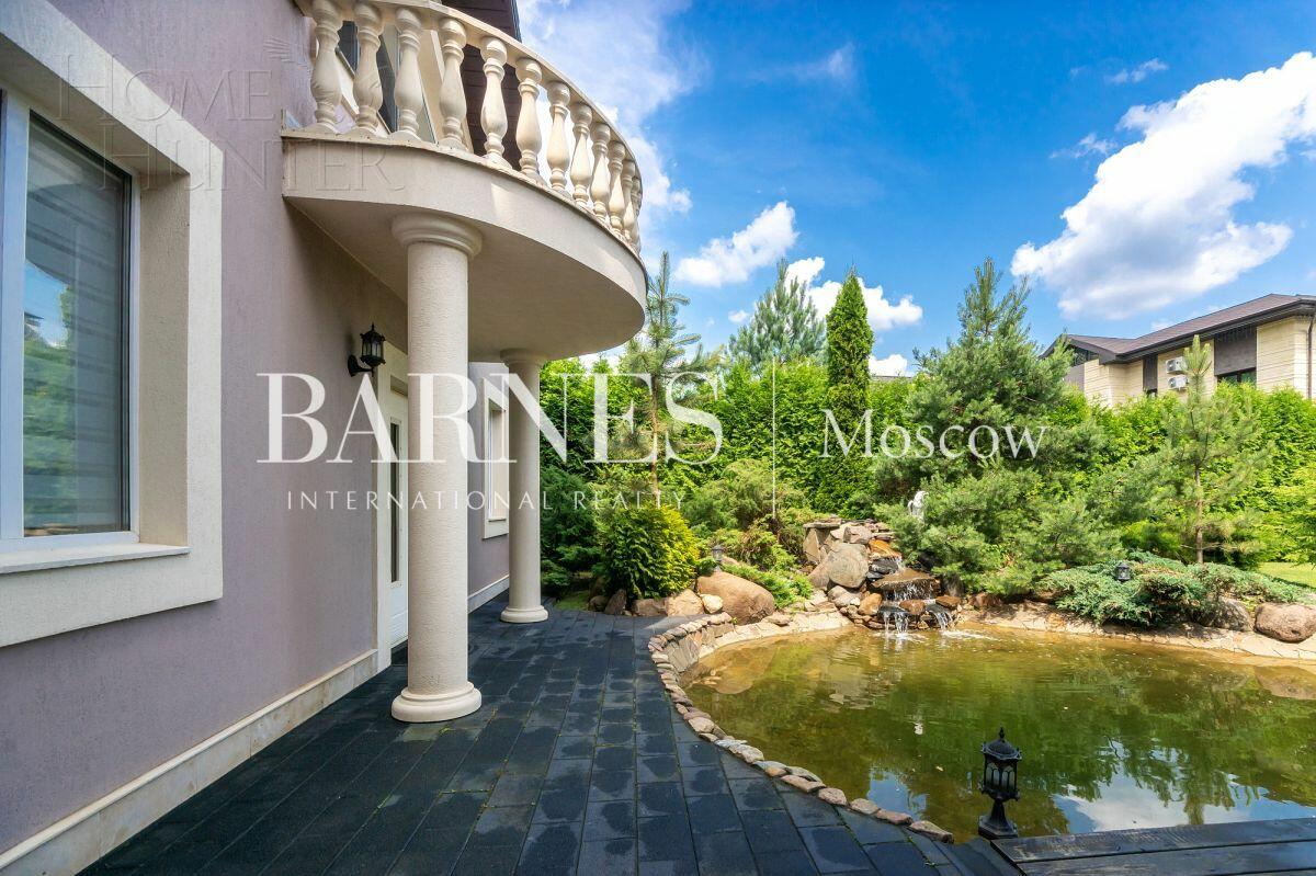 3-этажный коттедж 1 162 м² с отделкой