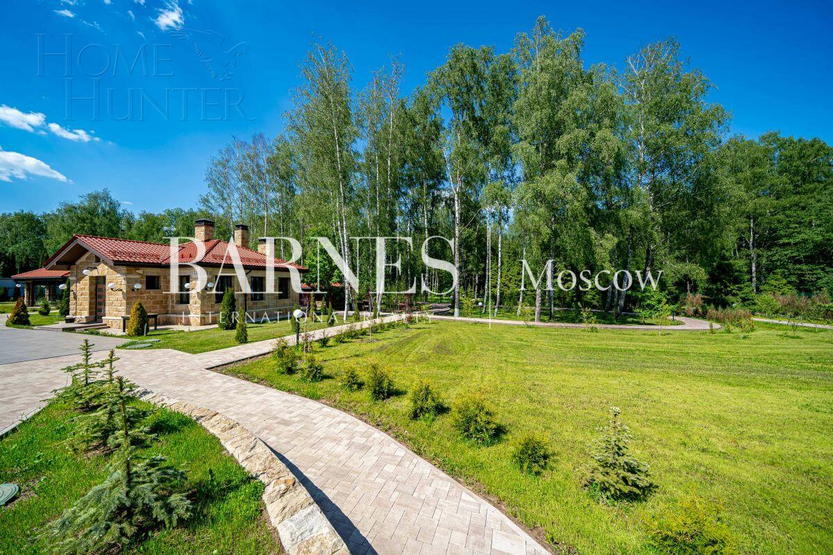 2-этажный коттедж 2 800 м² без отделки