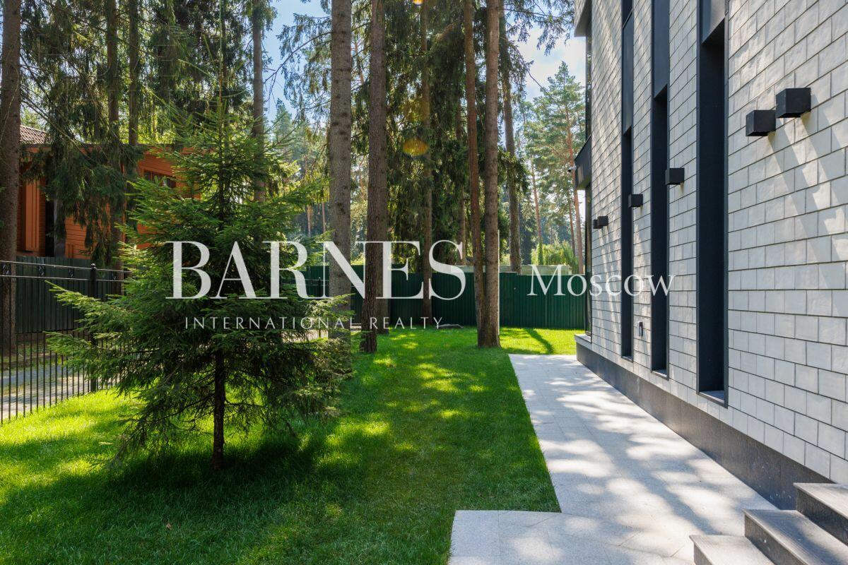 3-этажный коттедж 380 м² с отделкой